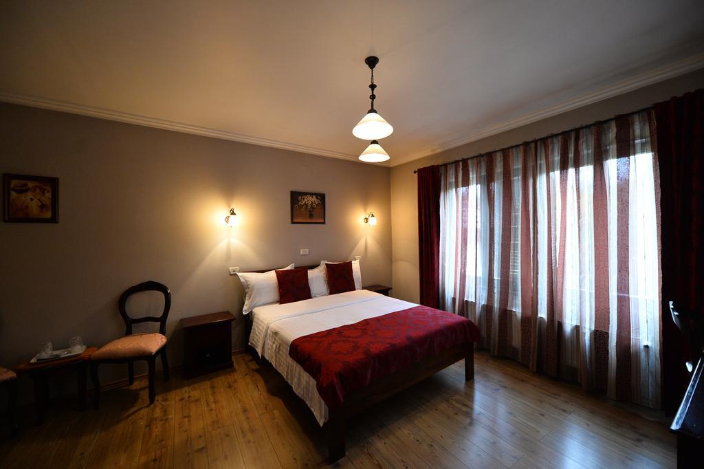 Pensiunea Antique Târgu Jiu Exteriér fotografie